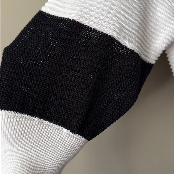 OHNE TITEL COLORBLOCK 3/4 SLEEVE SCOOP NECK SWEATER BLACK AND WHITE SIZE SMALL - Picture 5 of 7